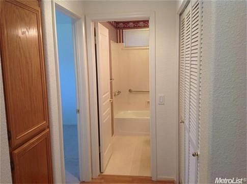 4th image of 860 Lavaliere Pl