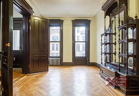 3rd image of 427 Hancock St