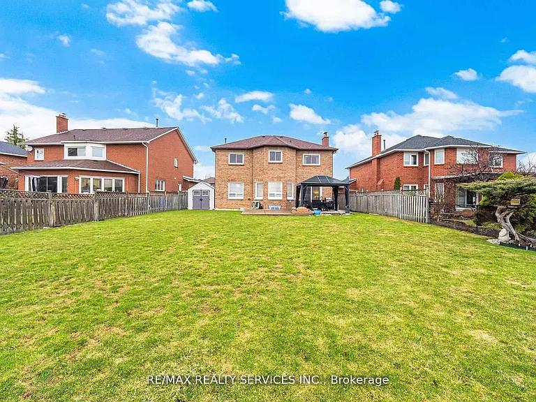 62 Fernbrook Cres — Photo 45