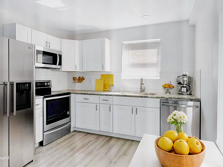 2735 Stuart Dr — Photo 29