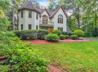 23 Woodlot Rd, Amherst, MA 01002