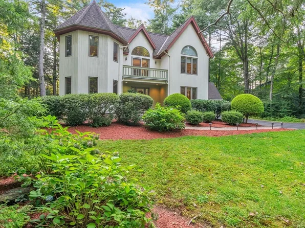 23 Woodlot Rd, Amherst, MA 01002