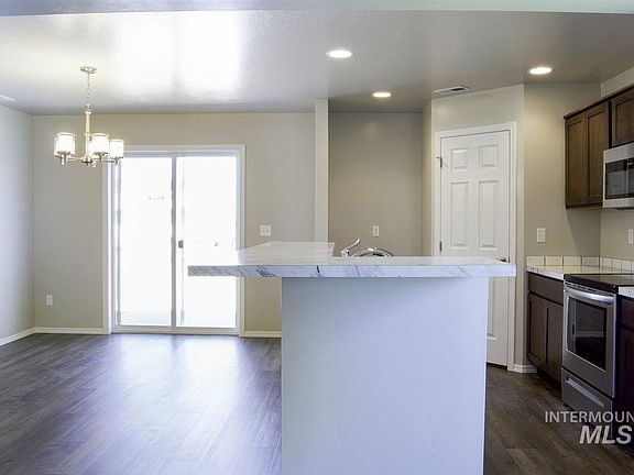 5th image of 780 Canyon Crest Dr W