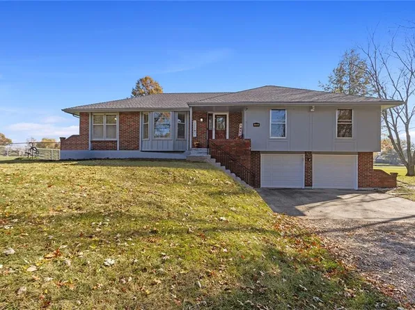 1705 N Jeter Rd, Raymore, MO 64083