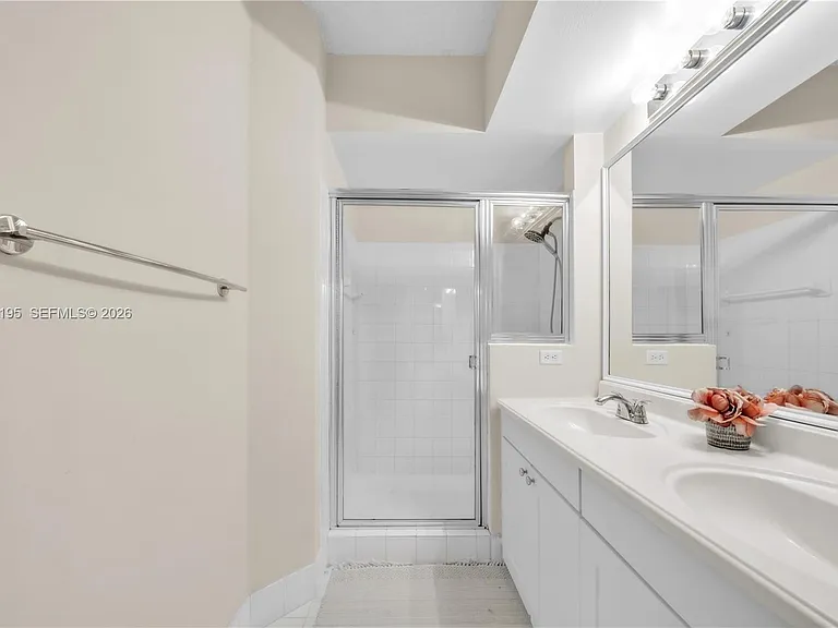 17145 N Bay Rd #4304 — Photo 24