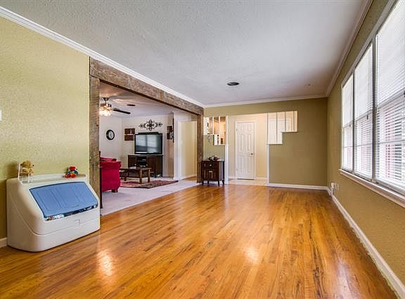 3rd image of 3100 Crites St