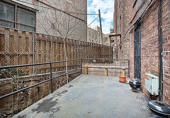 4th image of 798 Washington Ave APT 1