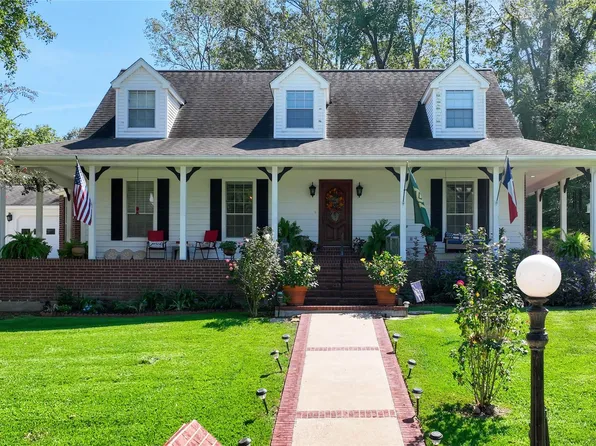 220 Lake Oaks Blvd, Coldspring, TX 77331