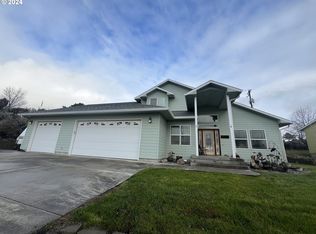 8 Smith Dr, Echo, OR 97826