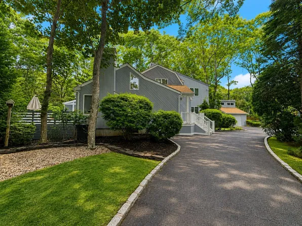 2 Strathmore Ct, Remsenburg, NY 11960