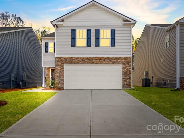 55 Lillian Ln, Hendersonville, NC 28792