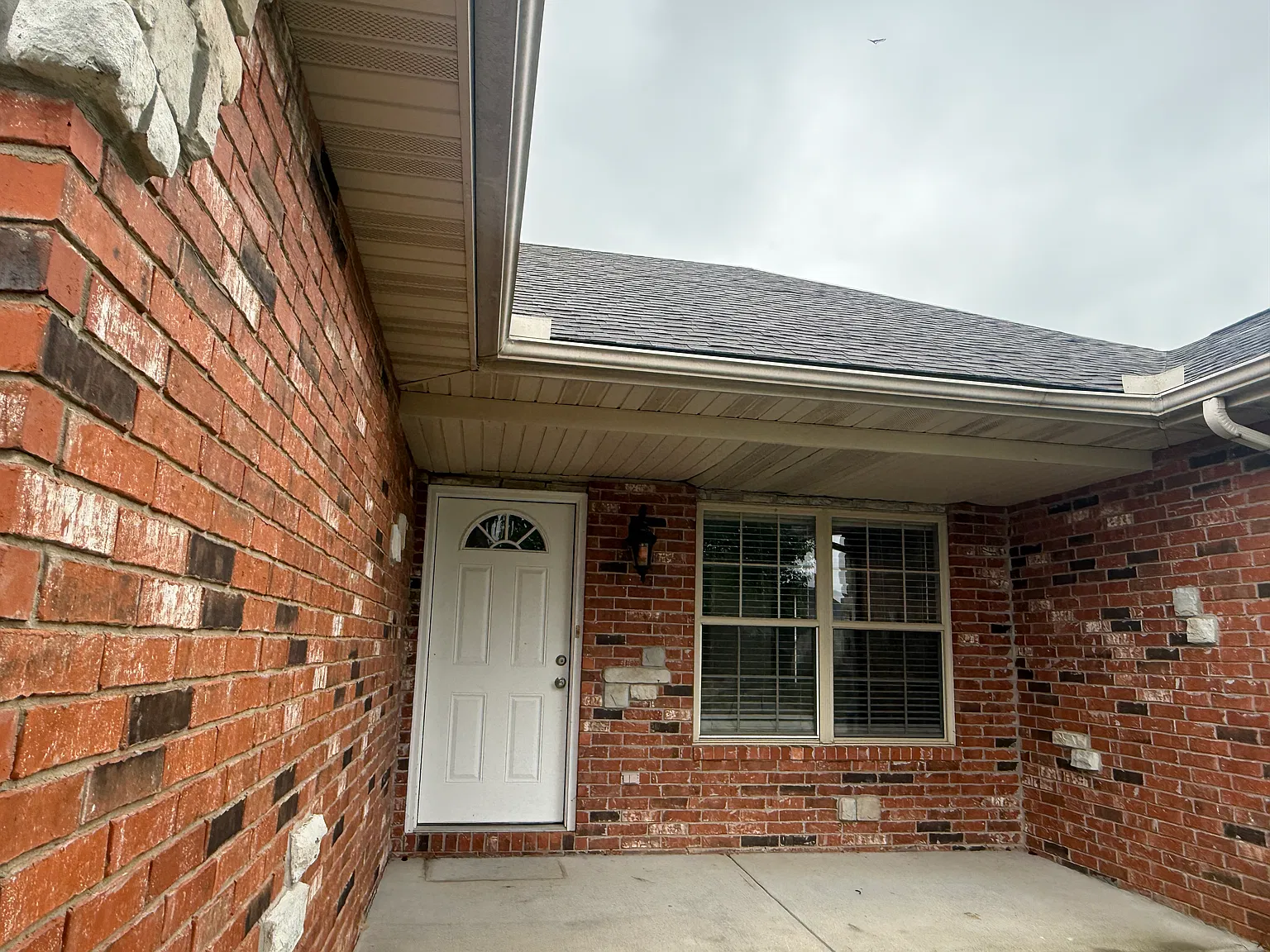4 bed, 1335 sqft, $1,800 — Photo 2