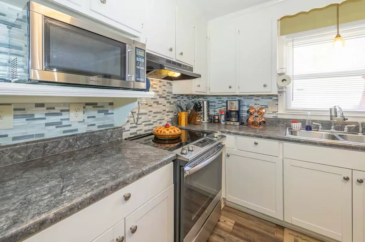 3 bed, 1.5 bath, 1212 sqft, $3,600 — Photo 4