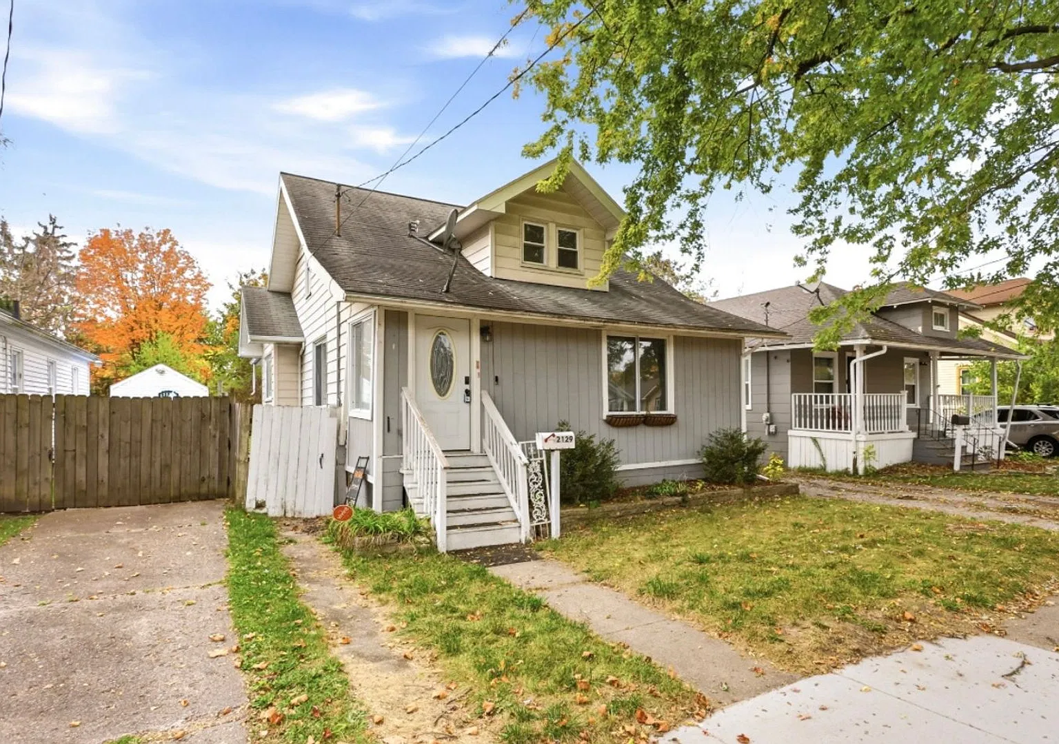 Freshly Updated 4-Bedroom Home with New Appliances, Central Air & Fenced Yard! — Photo 1