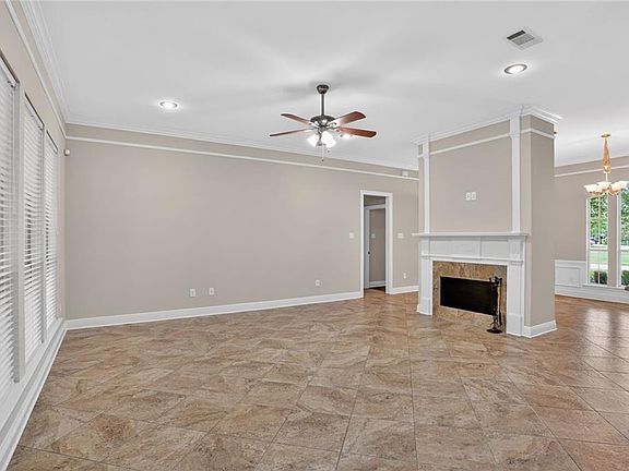 5th image of 689 Goldflower Ln