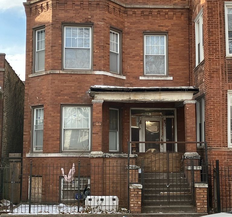 1st image of 928 N Hamlin Ave