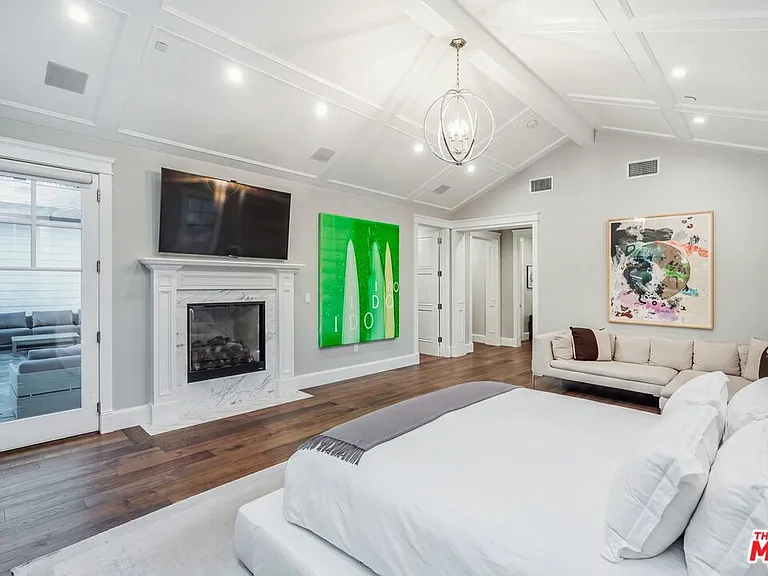 4800 Zelzah Ave — Photo 35