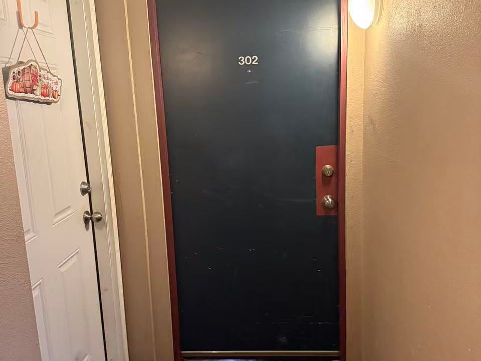 1st image of 513 Maynard Ave S APT 302