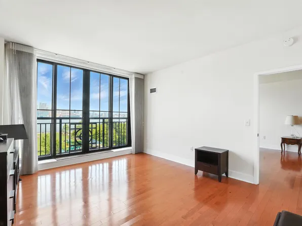 1025 Maxwell Lane image 13 of 33