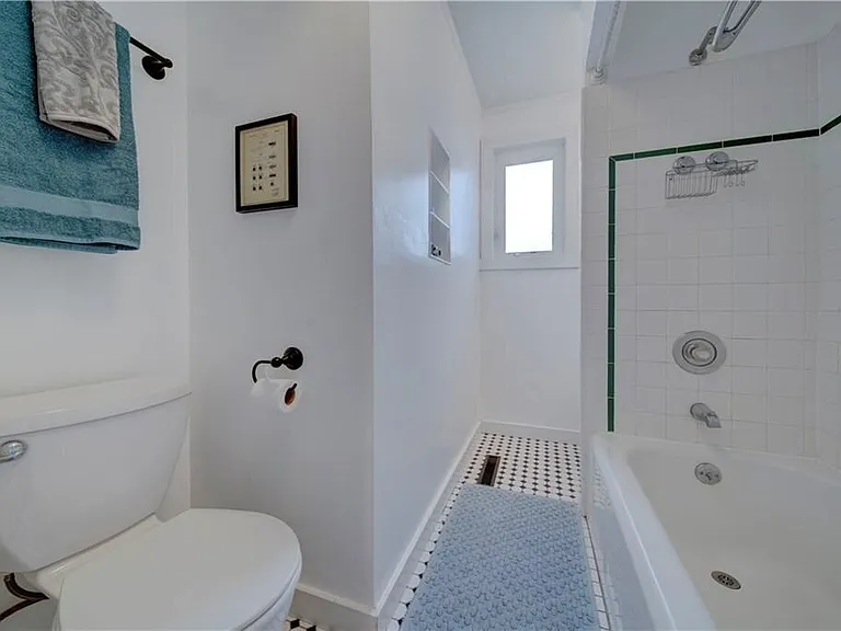 551 NE Ravenna Blvd — Photo 22