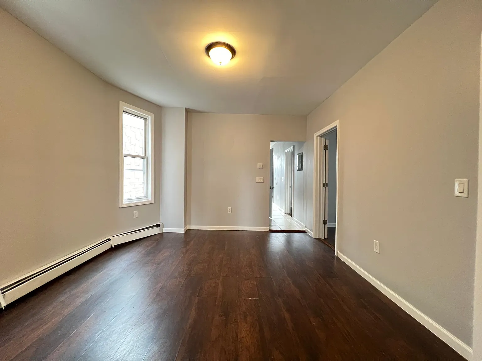 3 bed, 1000 sqft, $2,300 — Photo 3