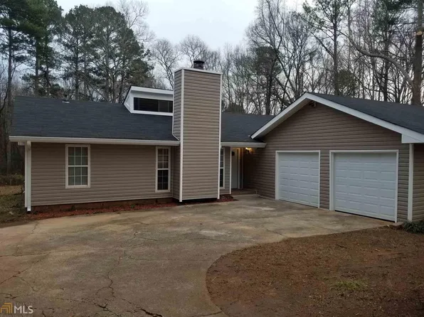 4560 N Woodlake Ln SE, Conyers, GA 30013