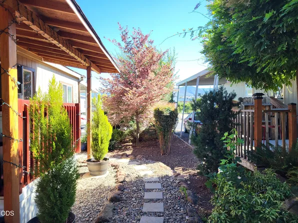 3555 S Pacific Hwy Spc 110, Medford, OR 97501