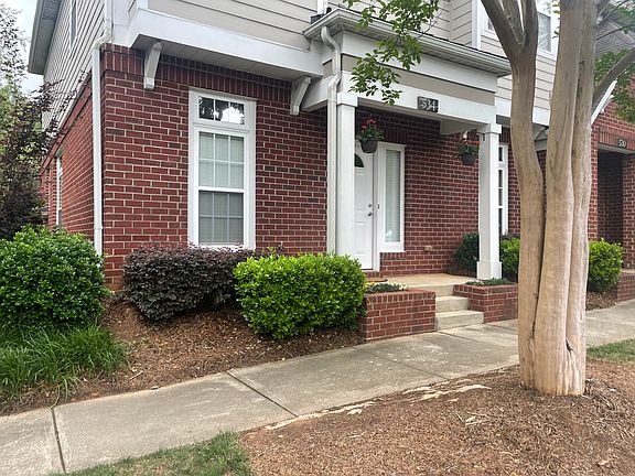 Front entrance - corner view, HOA maintained landscape along all external sides