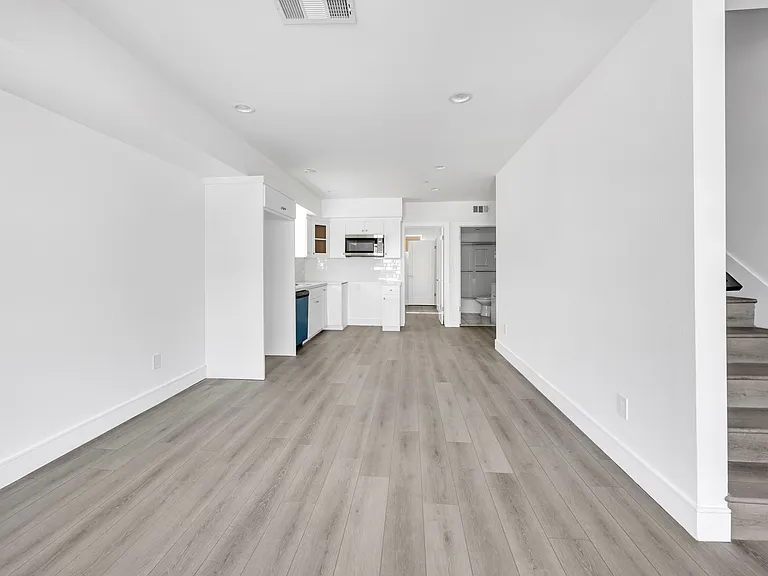 1150 W 38th St — Photo 80