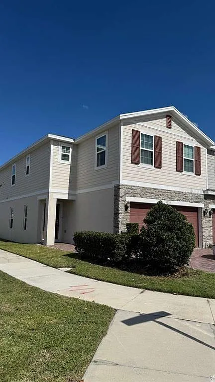 4 bed, 2.5 bath, 1918 sqft, $2,700 — Photo 2