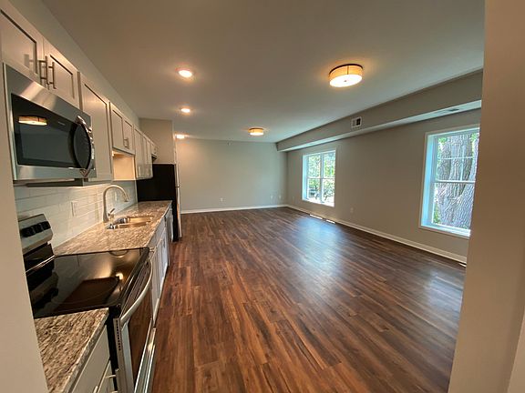 4th image of 2222 Stewart Ave #1