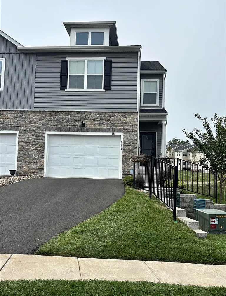 3 bed, 3.5 bath, 2174 sqft, $2,950 — Photo 1