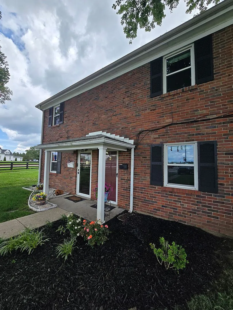 Fantastic 2 Bedrooms, 1.5 Baths, Townhouse, Close to St. Matthews and Bowman Field! — Photo 1