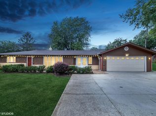 1530 Greenbriar Ln, Schaumburg, IL 60193
