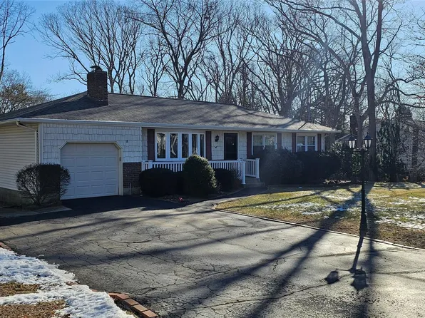 29 Marion Street, Nesconset, NY 11767