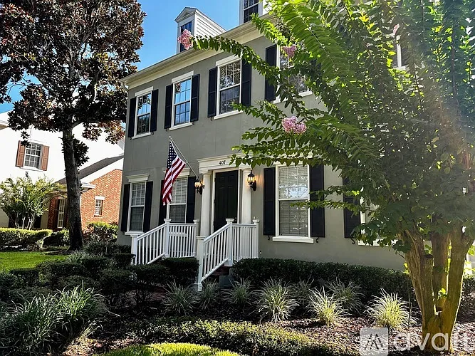 407 Iris St — Photo 1