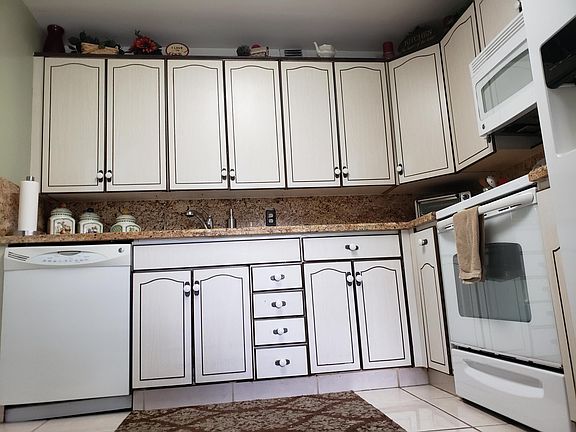 4th image of 153 Richmond F