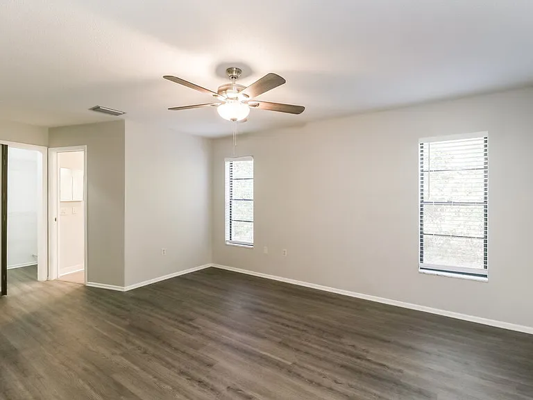 12305 Drake Ln — Photo 4