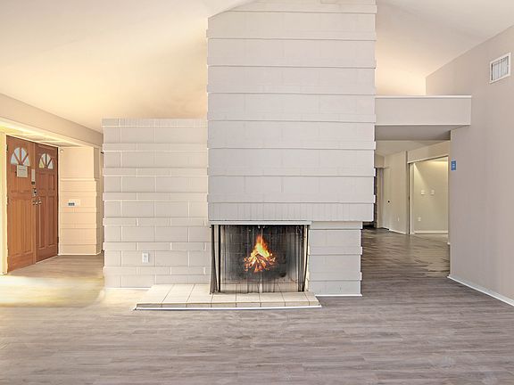 2nd image of 1537 Oak Ln