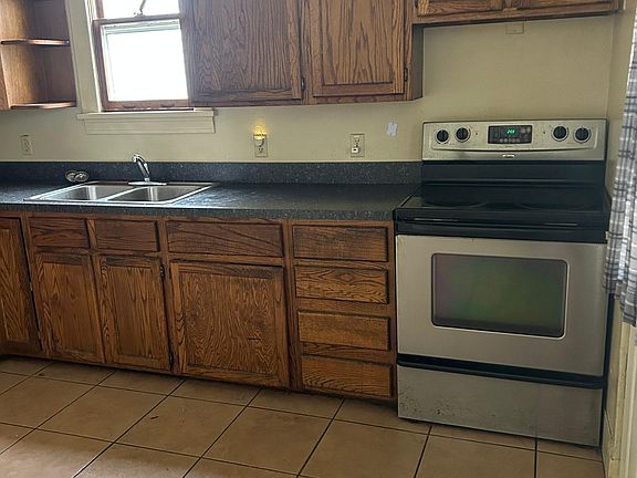 2nd image of 223 W 29th St #223