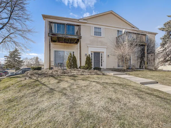 816 Bloomfield Village Blvd APT D, Auburn Hills, MI 48326