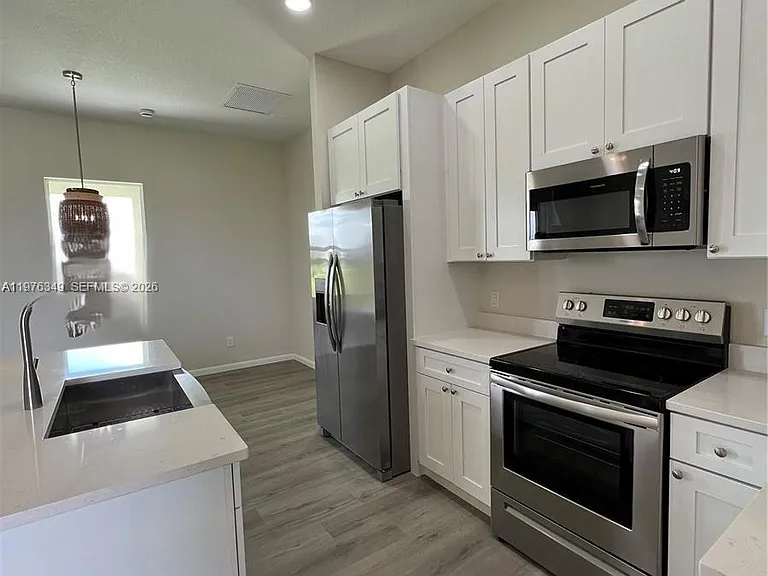1088 Saturn Ct — Photo 3