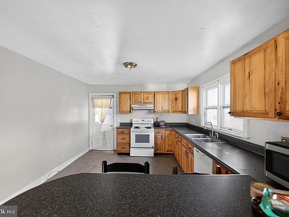 5th image of 1167 Crawford Rd