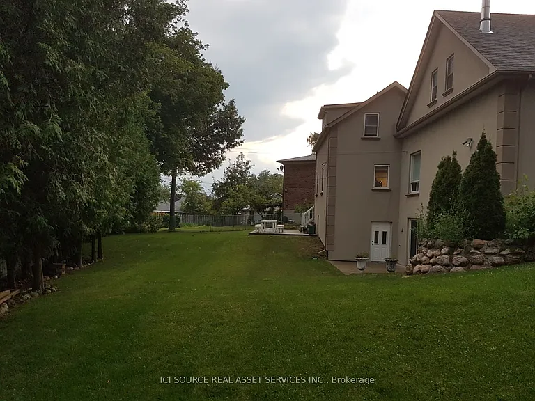 12 Iondale Pl — Photo 3