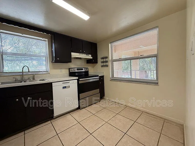 Whitehall Garden Apartments — Photo 4