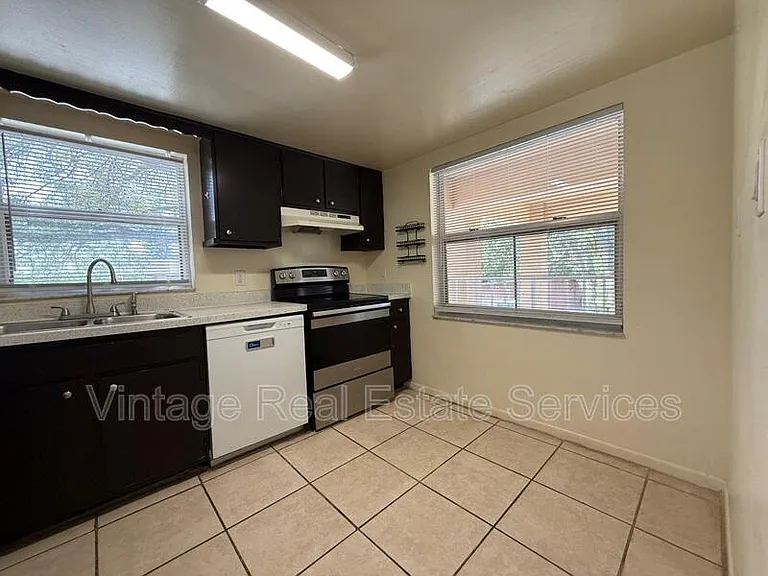 Whitehall Garden Apartments — Photo 4