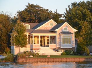 3613 E Lake Shore Dr, Wonder Lake, IL 60097