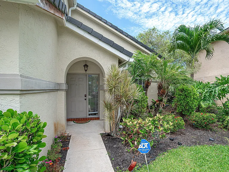 7366 Ashley Shores Cir — Photo 4