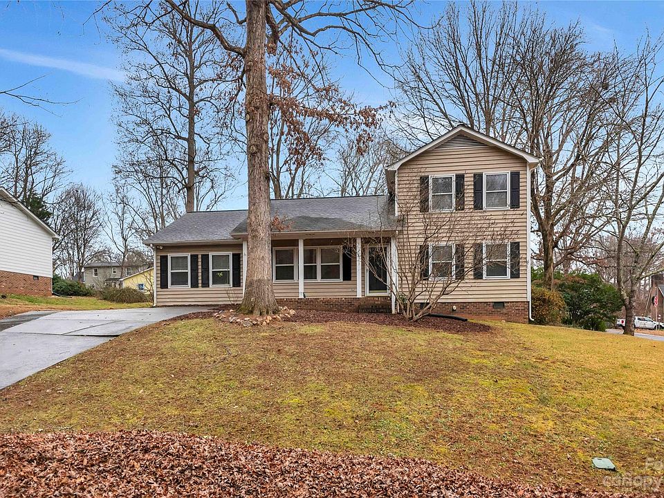 1st image of 223 Woodridge Dr