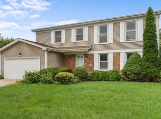 980 Sandalwood Ln, Crystal Lake, IL 60014